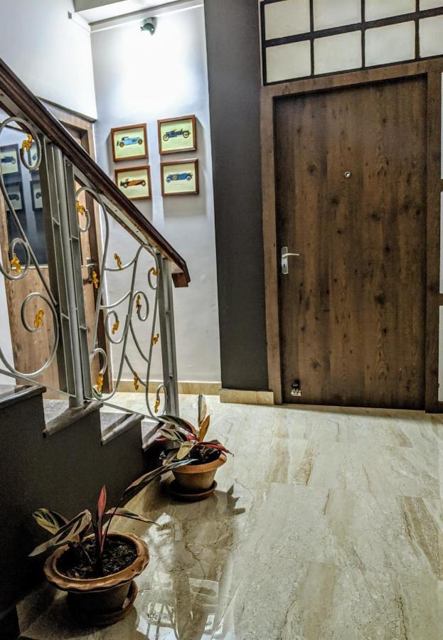 Townhouse - The Urban Inn Дибругарх Экстерьер фото